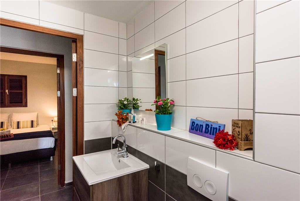 KUNUKU RESORT ALL INCLUSIVE CURACAO-guestroom-Guest Room,Bathroom,On-Site.jpg