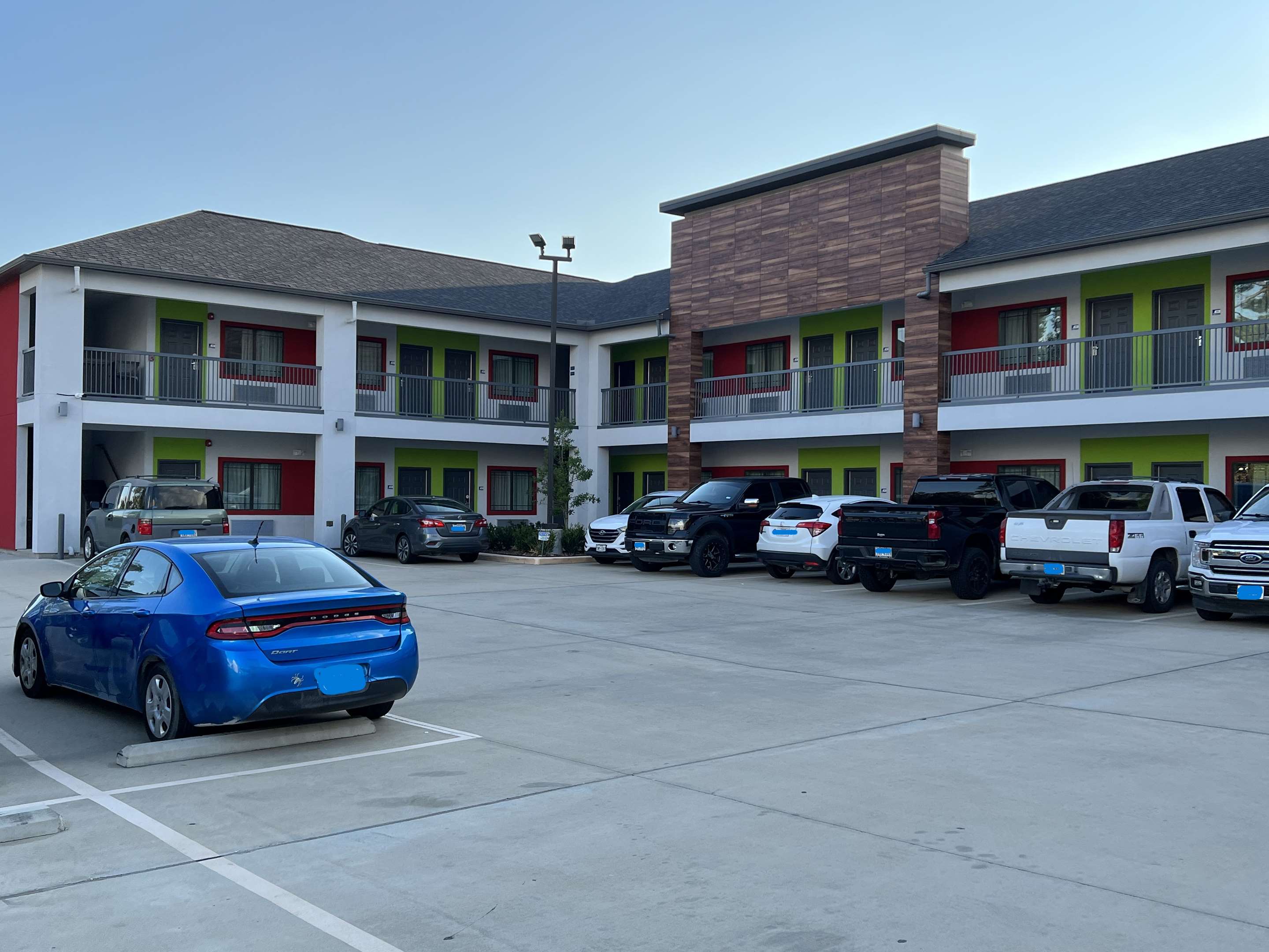 Exterior | Americas Best Value Inn & Suites Kingwood IAH Airport