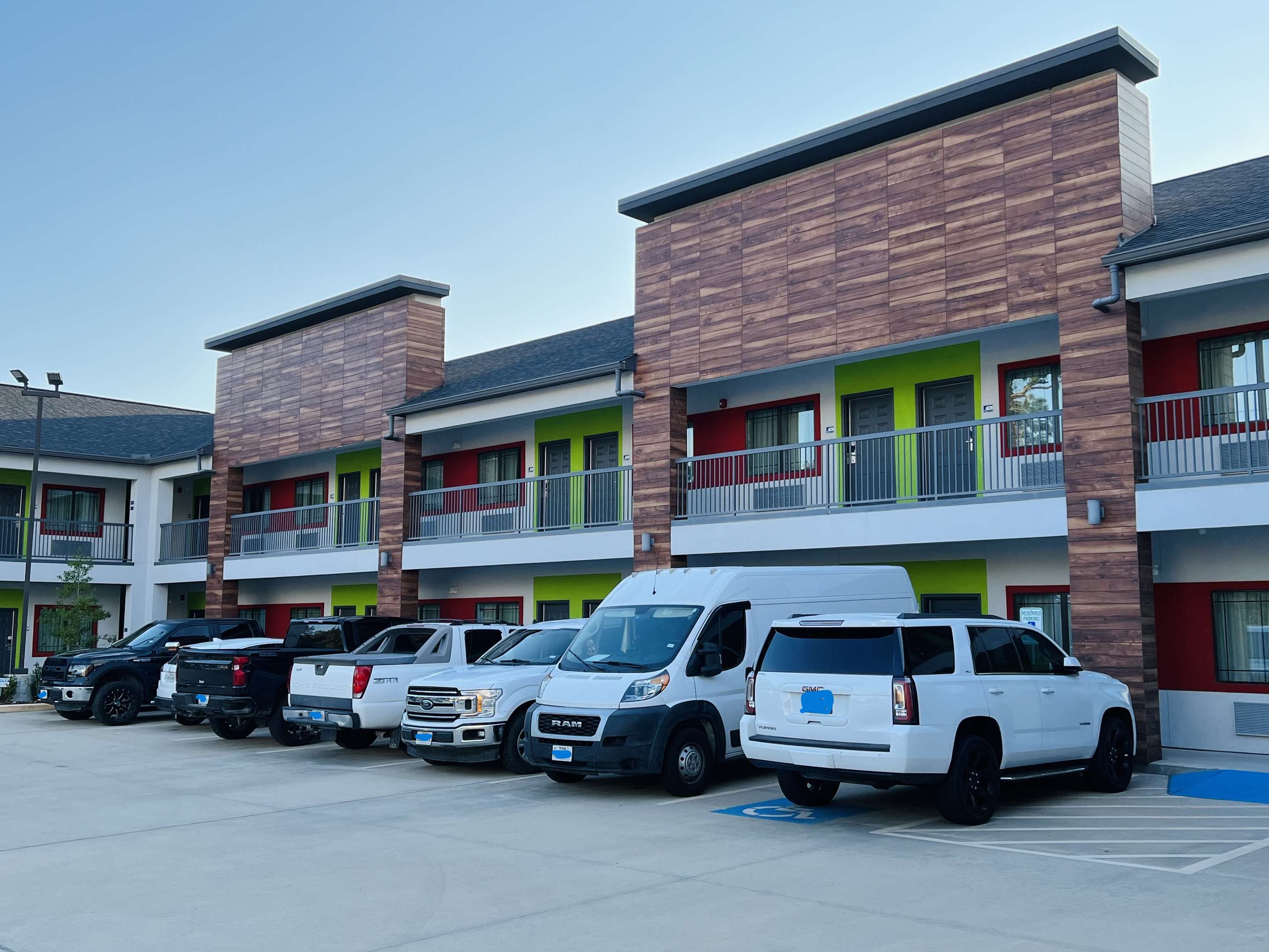 Exterior | Americas Best Value Inn & Suites Kingwood IAH Airport