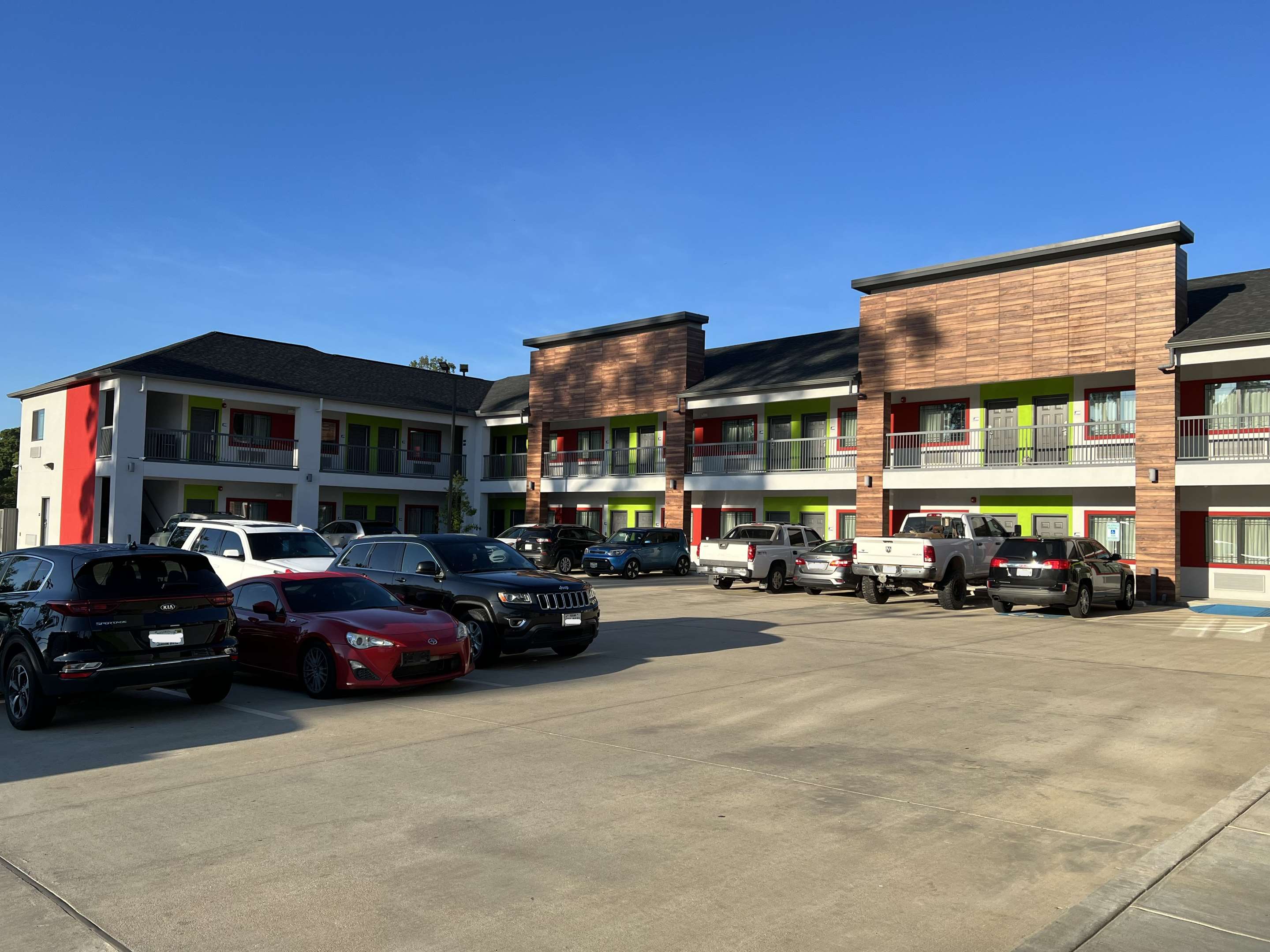 Exterior | Americas Best Value Inn & Suites Kingwood IAH Airport