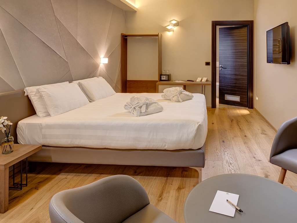 THE CUBE HOTEL-guestroom-Guest Room,On-Site.jpg