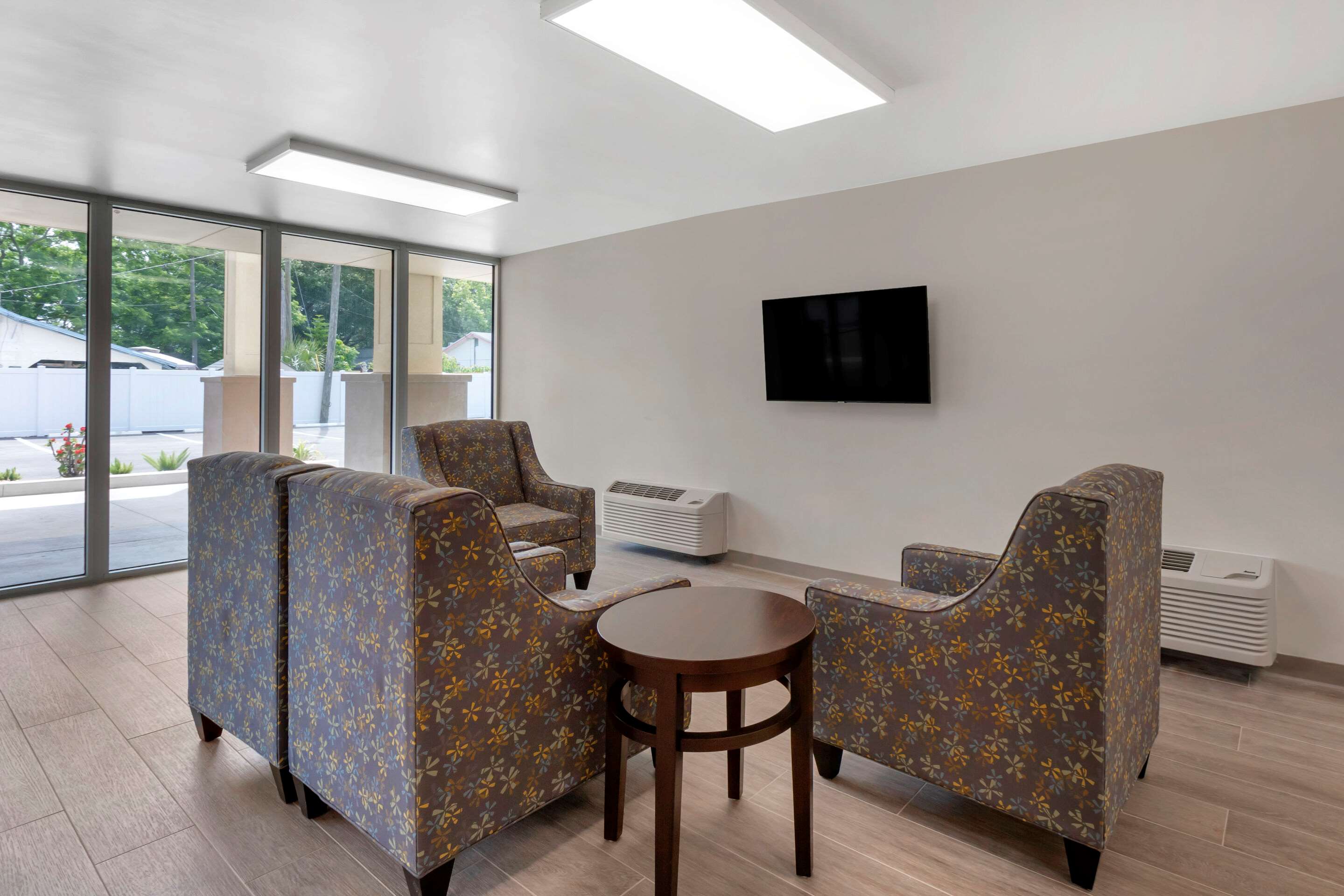 Hotel lobby | Quality Inn Saint Petersburg North-Tampa Bay