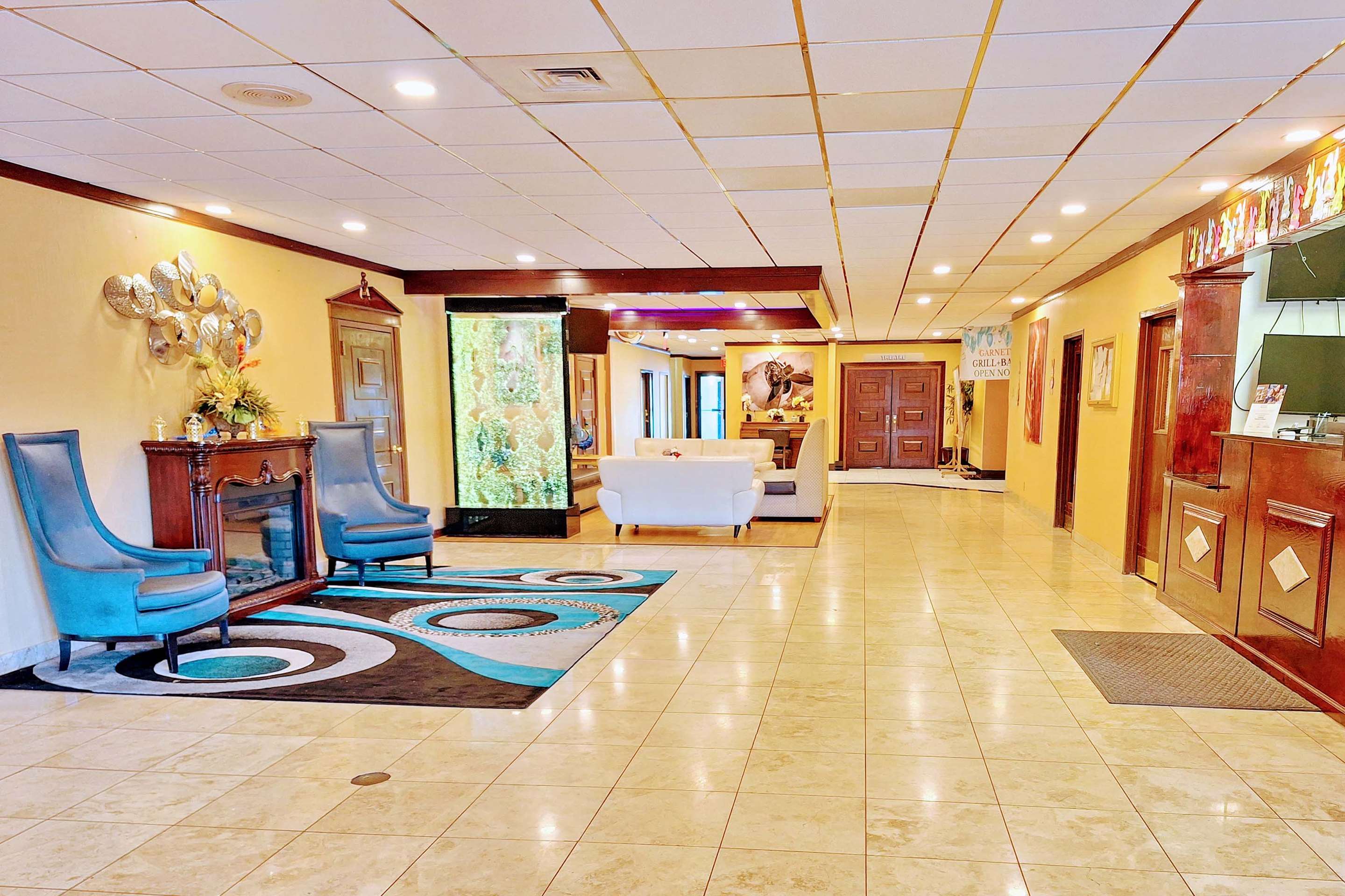 Lobby | Ramada by Wyndham Indianapolis Speedway