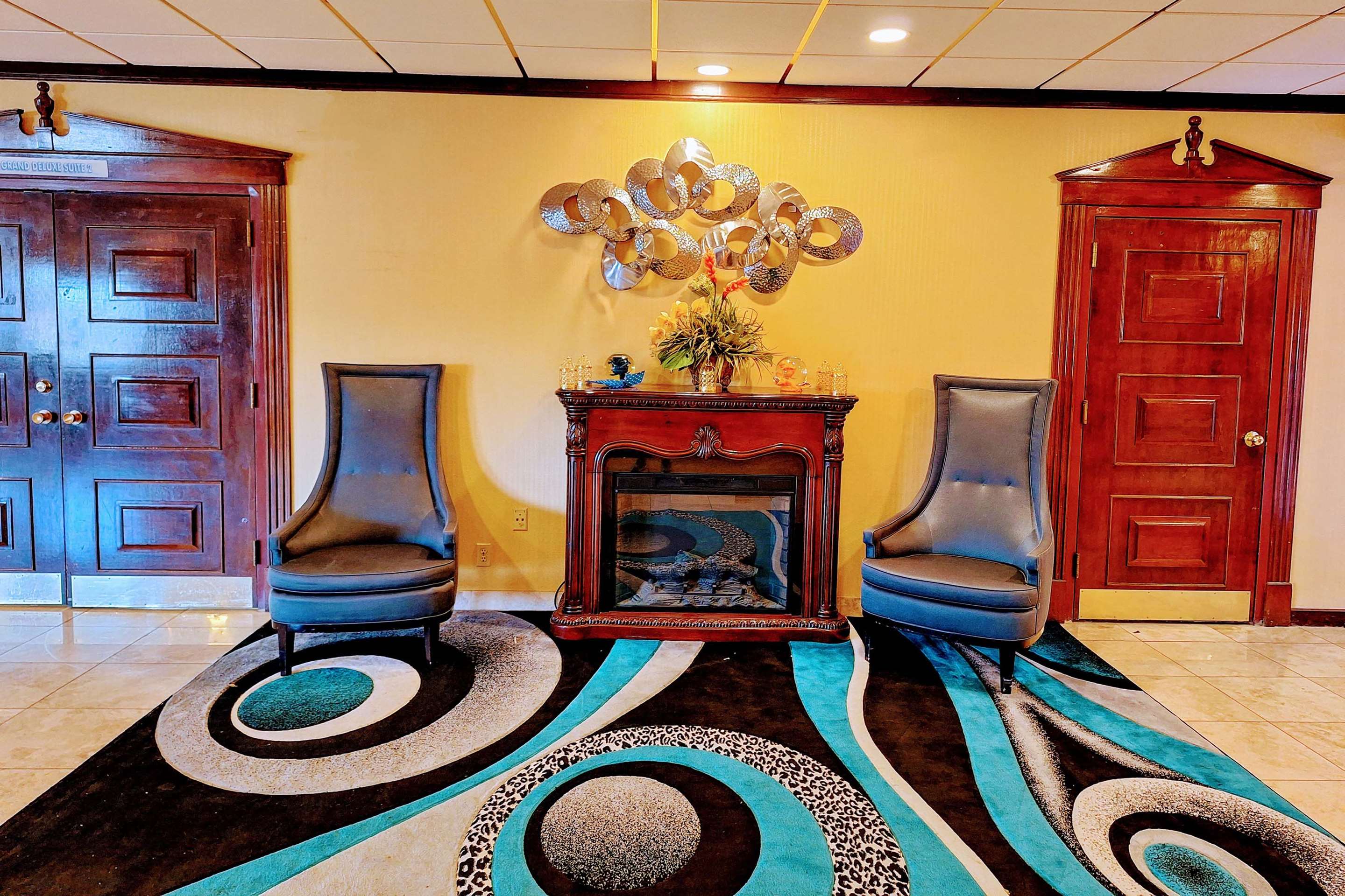 Lobby | Ramada by Wyndham Indianapolis Speedway