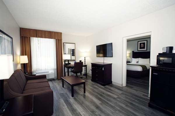 Suite - Best Western Paramus Hotel & Suites