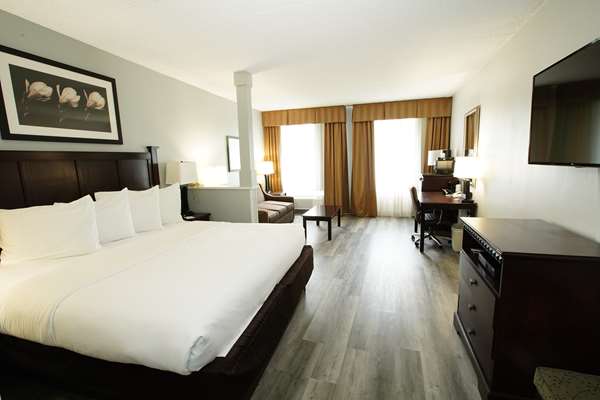 Suite - Best Western Paramus Hotel & Suites