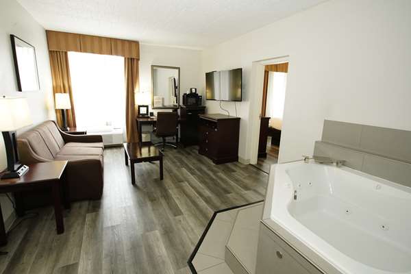 Suite - Best Western Paramus Hotel & Suites