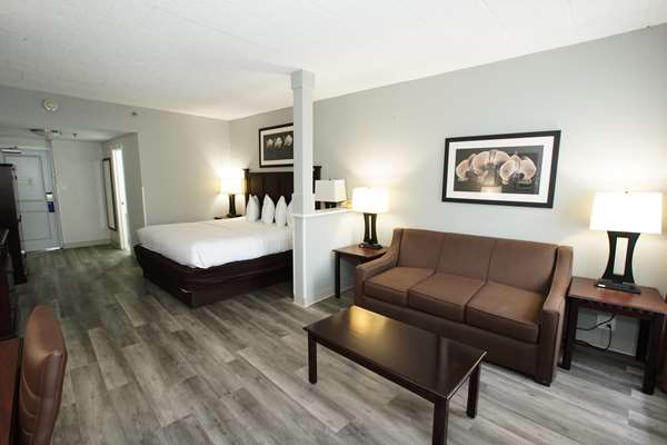 Suite - Best Western Paramus Hotel & Suites