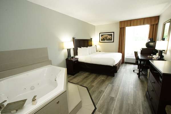 Suite - Best Western Paramus Hotel & Suites