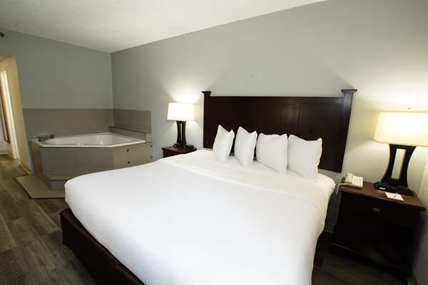 Suite - Best Western Paramus Hotel & Suites