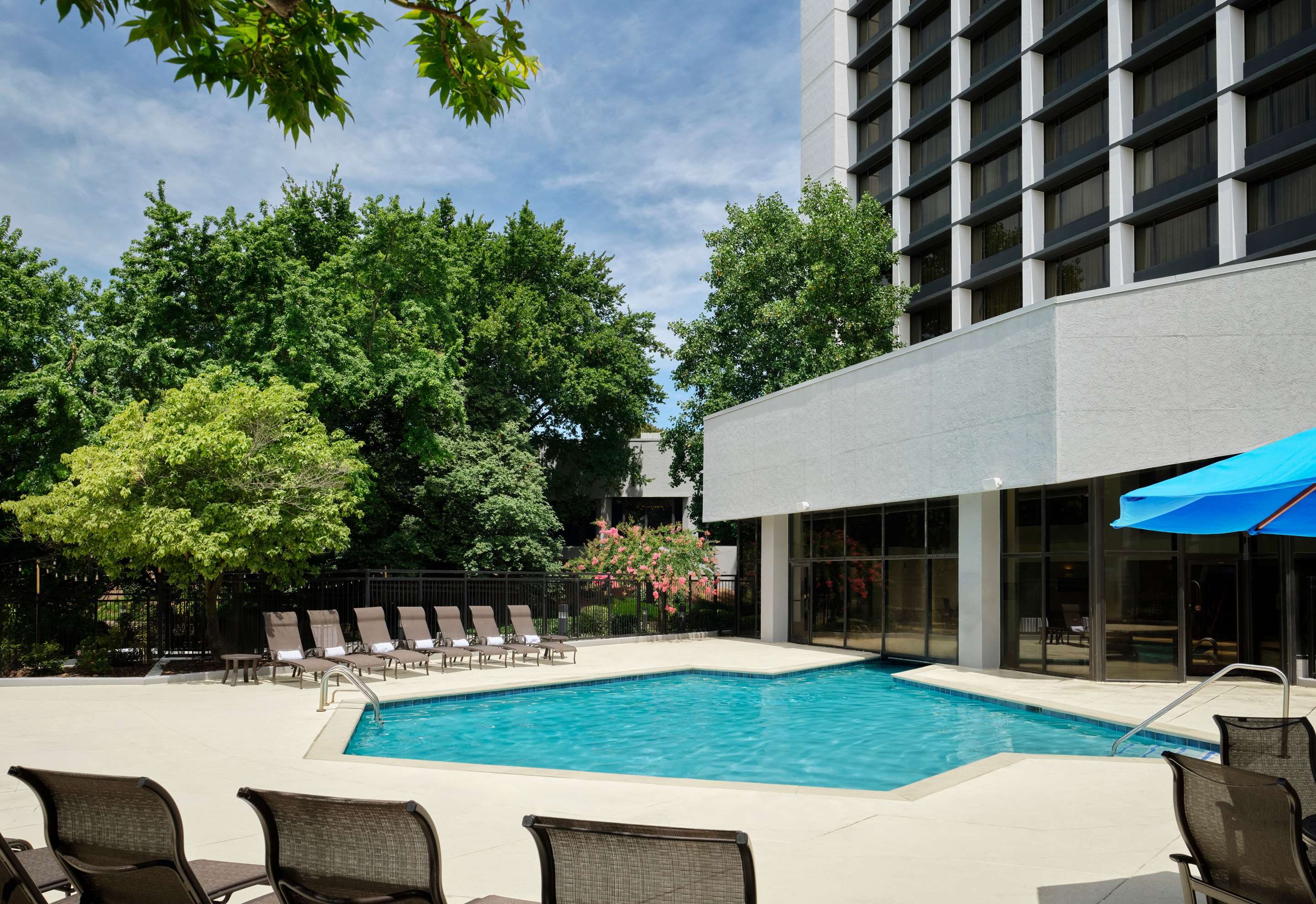 SHR NashvilleAirport Amenity OutdoorPool | Sonesta Nashville Airport