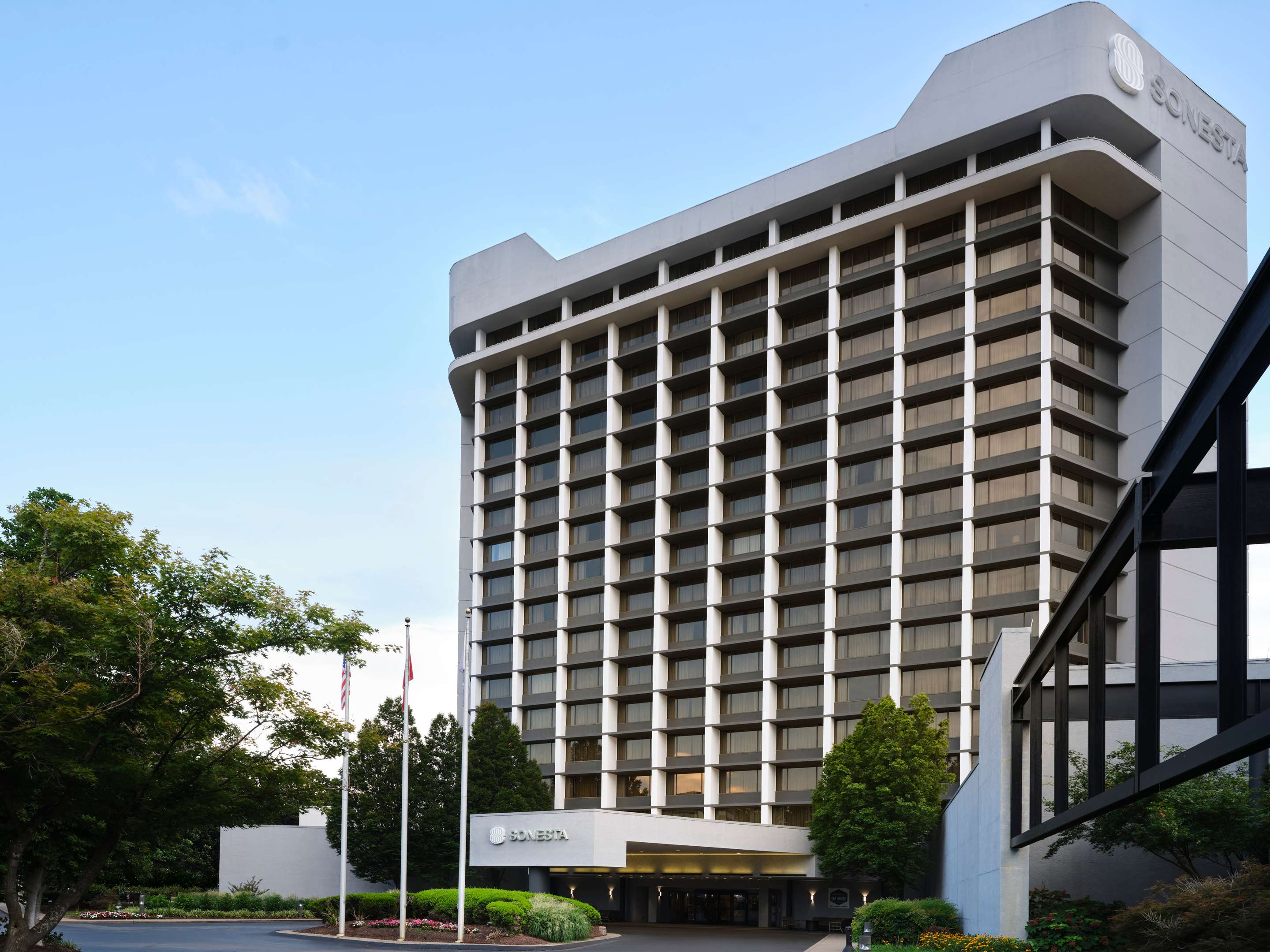 SHR NashvilleAirport Exterior Daytime | Sonesta Nashville Airport