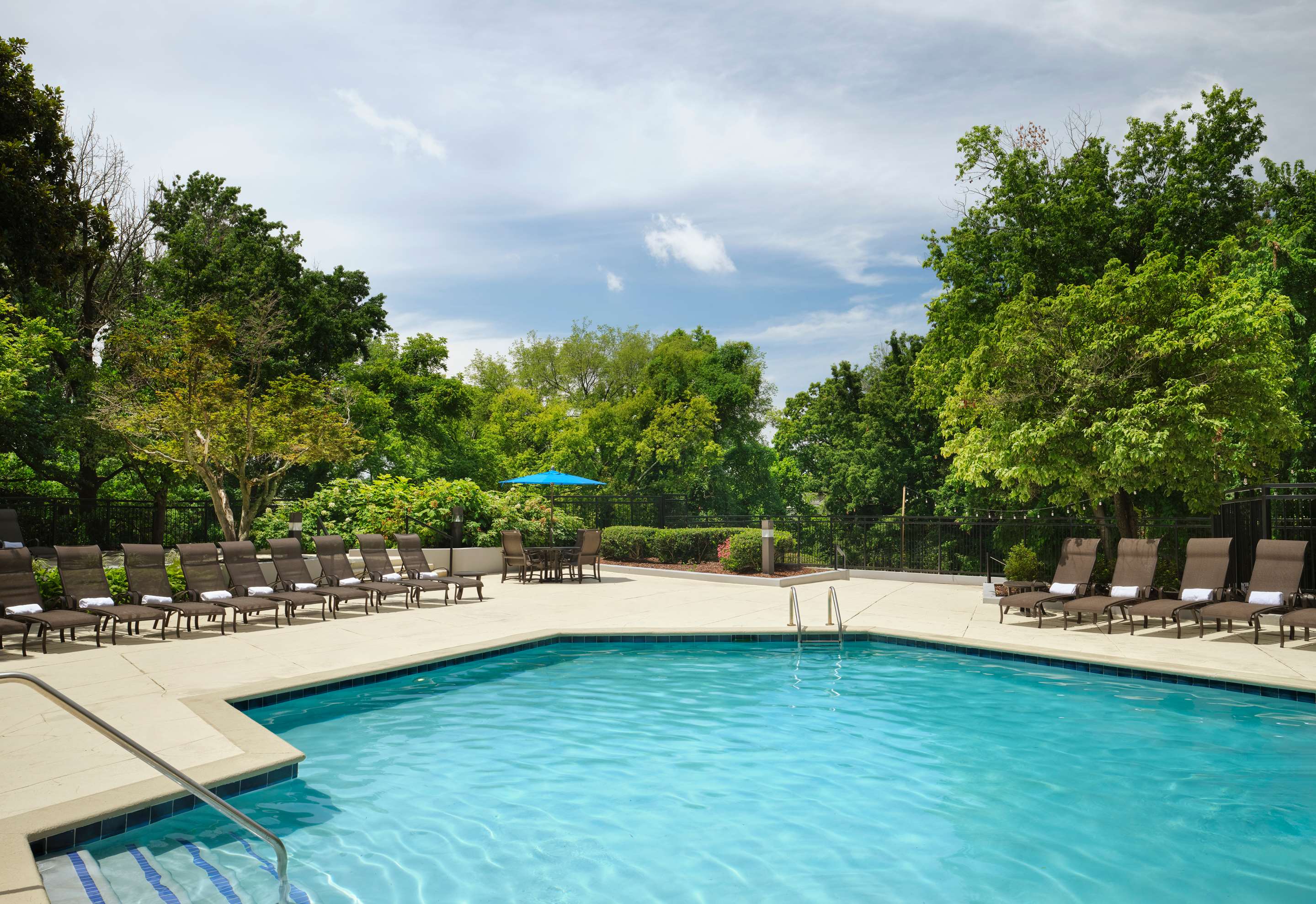 SHR NashvilleAirport Amenity OutdoorPool | Sonesta Nashville Airport