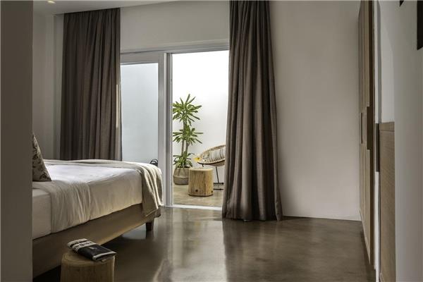 FAMILY SUITE WITH INFINITY POOL
