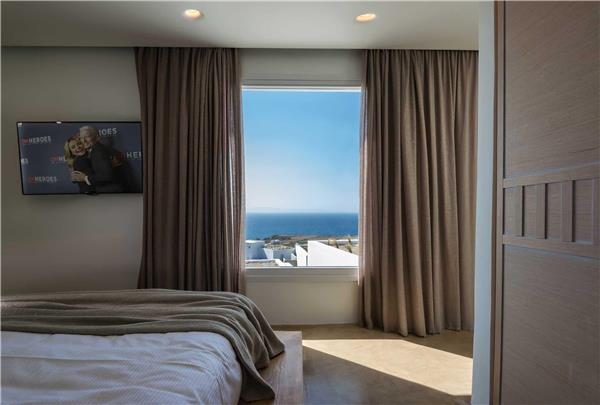 FAMILY SUITE WITH INFINITY POOL