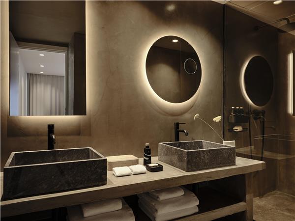 TWO BEDROOM SUITE WITH INFINITY POOL