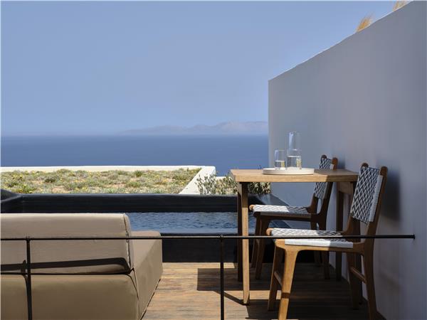 SUNSET SUITE WITH INFINITY POOL