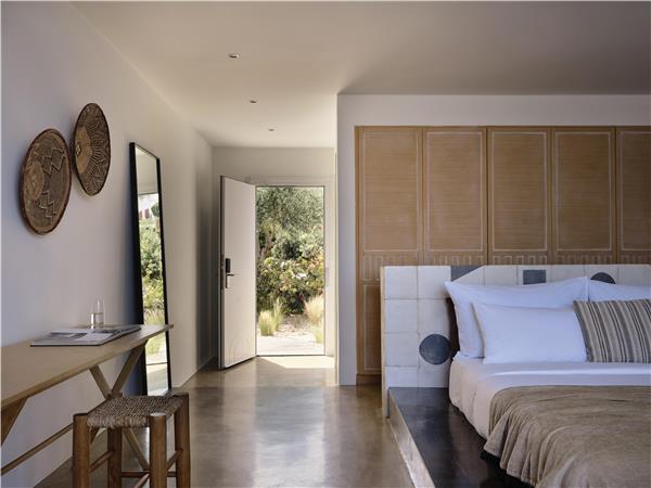 SUNSET SUITE WITH INFINITY POOL