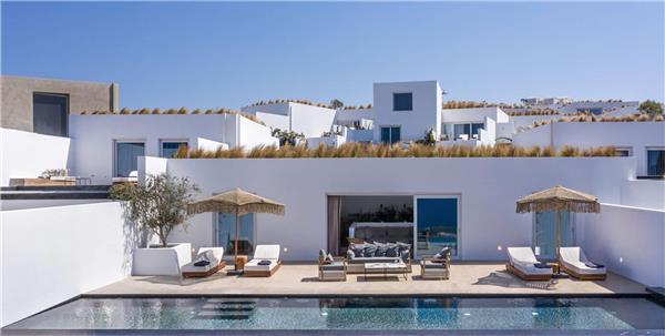 FOUR BEDROOM VILLA WITH INFINITY POOL