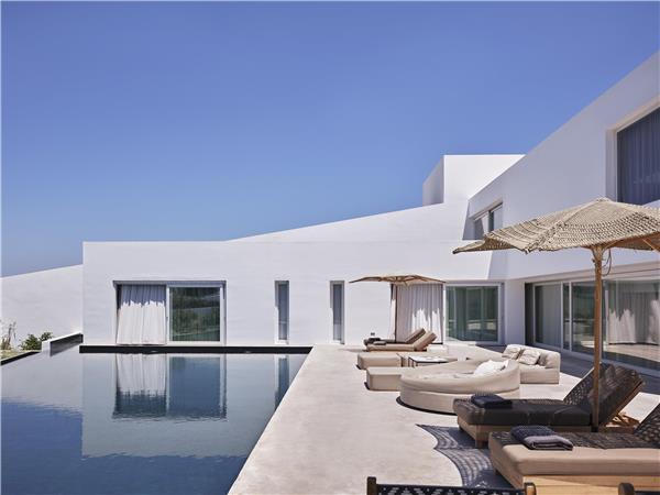 EDEN VILLA WITH INFINITY POOL