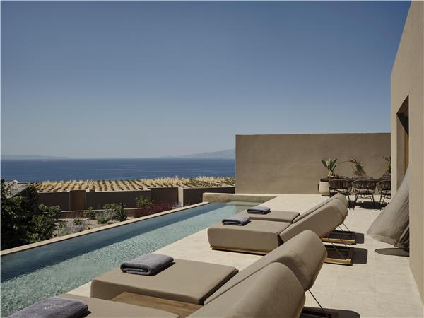 THREE BEDROOM VILLA WITH INFINITY POOL