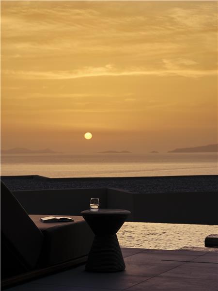 OASIS SUITE WITH INFINITY POOL
