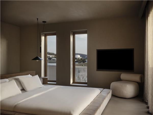 OASIS SUITE WITH INFINITY POOL
