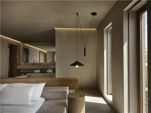 OASIS SUITE WITH INFINITY POOL