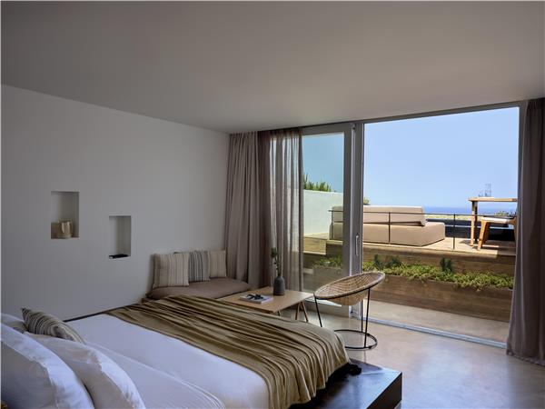 SUNSET SUITE WITH INFINITY POOL