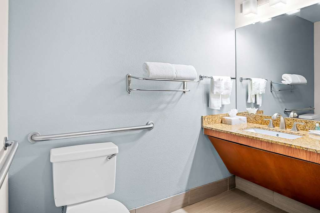 MAINSTAY SUITES ADDISON-DALLAS-guestroom-Guest Room,Bathroom,On-Site.jpg