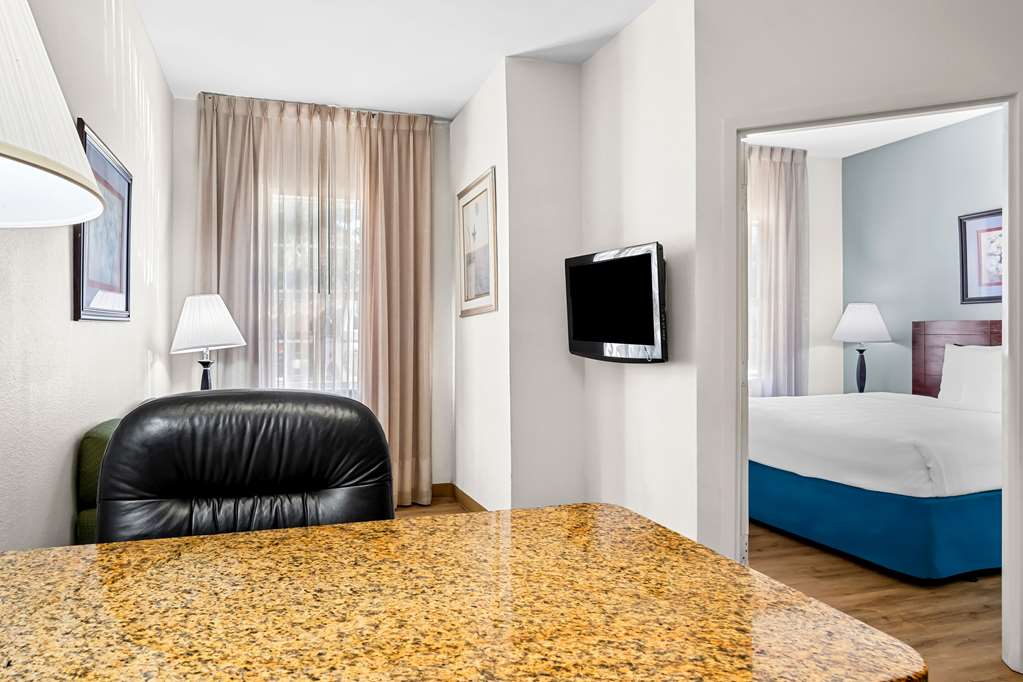 MAINSTAY SUITES ADDISON-DALLAS-guestroom-Guest Room,Suite,On-Site.jpg