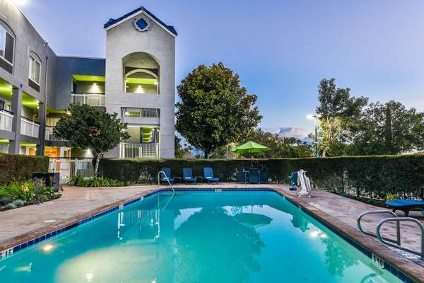 Pool - SureStay Hotel by Best Western Airport Ontario