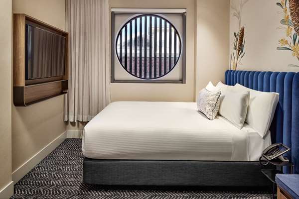 Accessible - 1 Queen, Mobility Accessible, Roll In Shower, Wi-Fi, Espresso Machine, Free Mineral Water, Non-Smoking