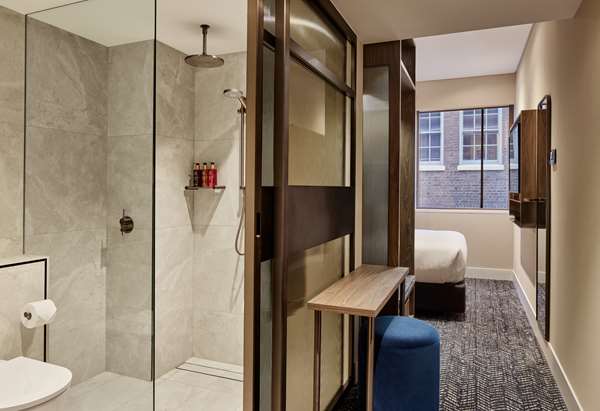 1 Queen Bed, Non-Smoking, Street View, Espresso Machine, Wi-Fi, Free Mineral Water