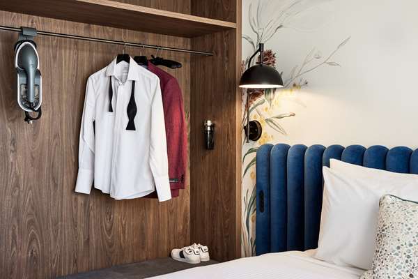 1 Queen Bed, Non-Smoking, City View, Wi-Fi, Espresso Machine, Rain Shower, Free Mineral Water