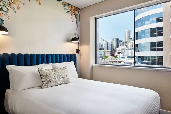 1 Queen Bed, Non-Smoking, City View, Wi-Fi, Espresso Machine, Rain Shower, Free Mineral Water