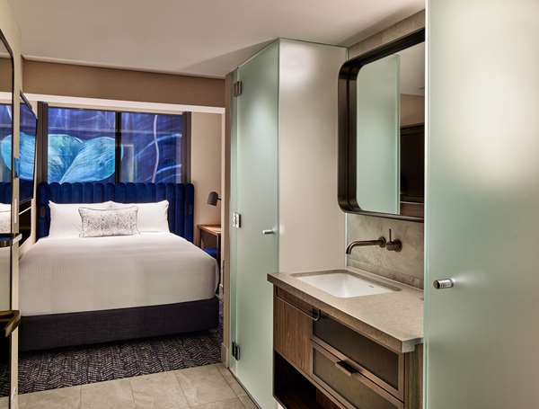 1 Queen Bed, Non-Smoking, Small Room, Mural View, Espresso Machine, Wi-Fi, Free Mineral Water