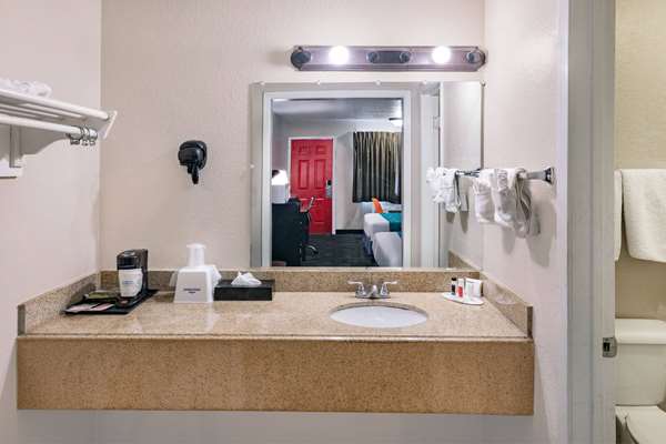  - Howard Johnson Hotel Houston - I-45, Exit 36
