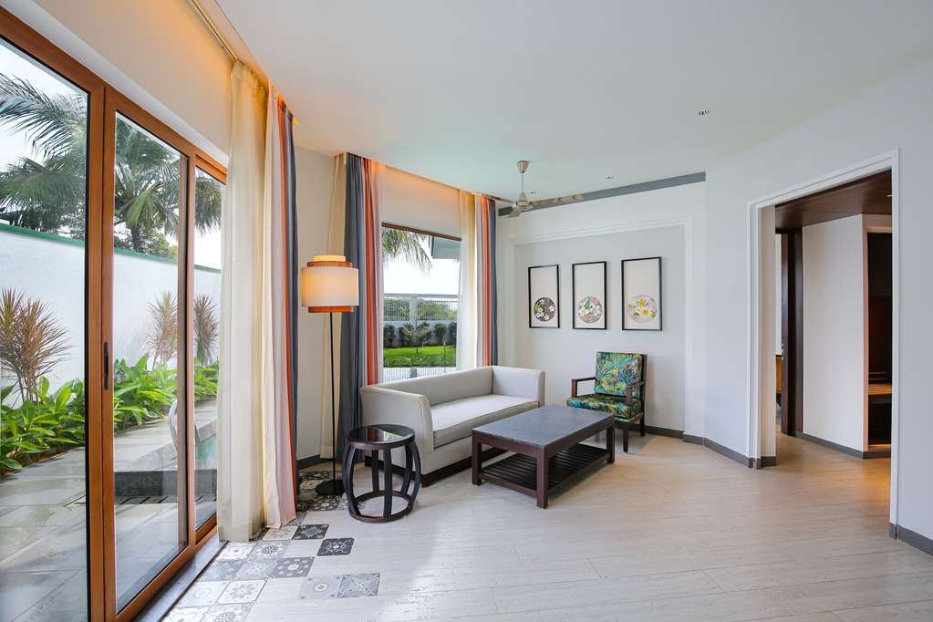 RADISSON RESORT PONDICHERRY BAY-guestroom-Guest Room,On-Site.jpg