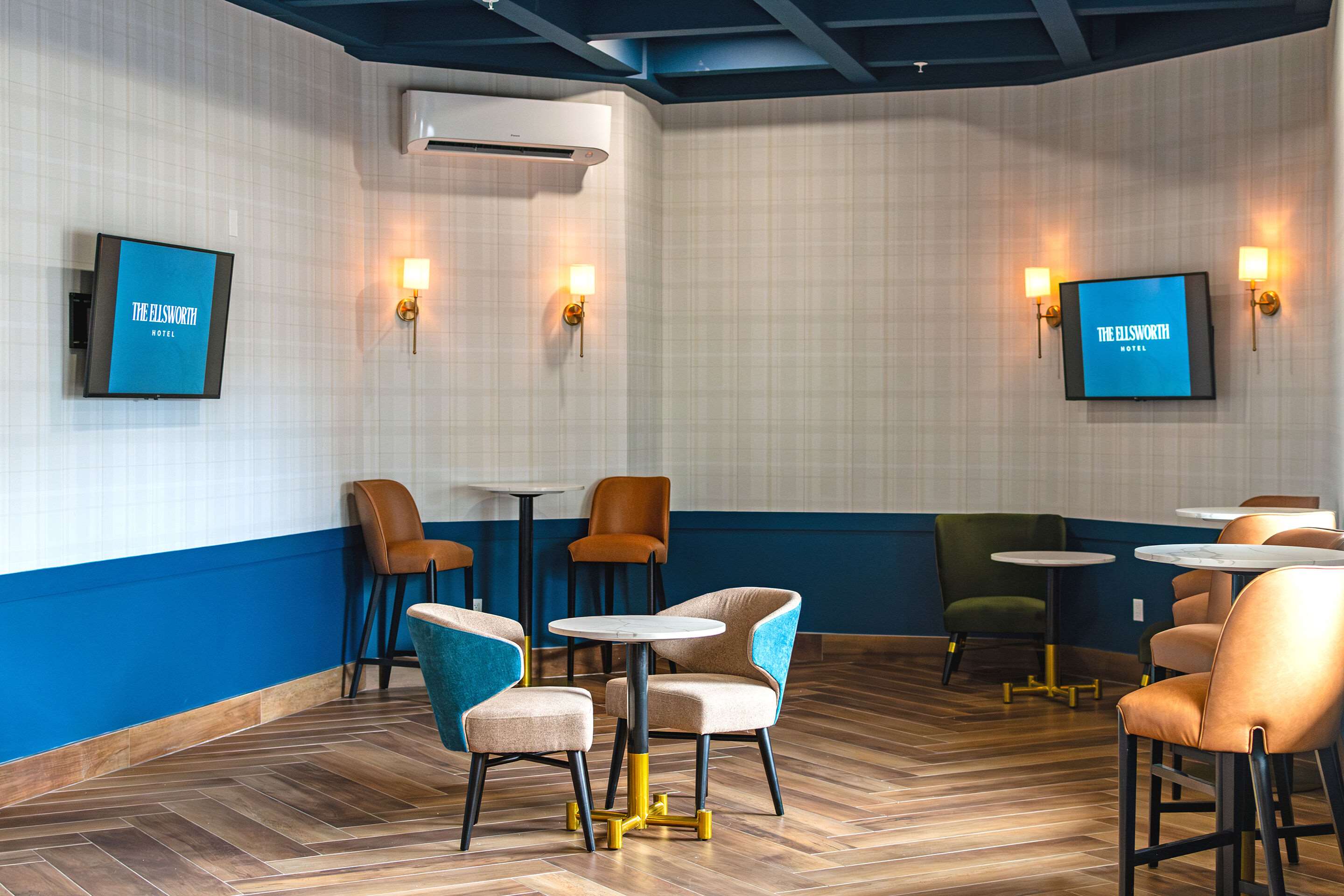 Hotel bar | The Historic Grand Canyon Hotel