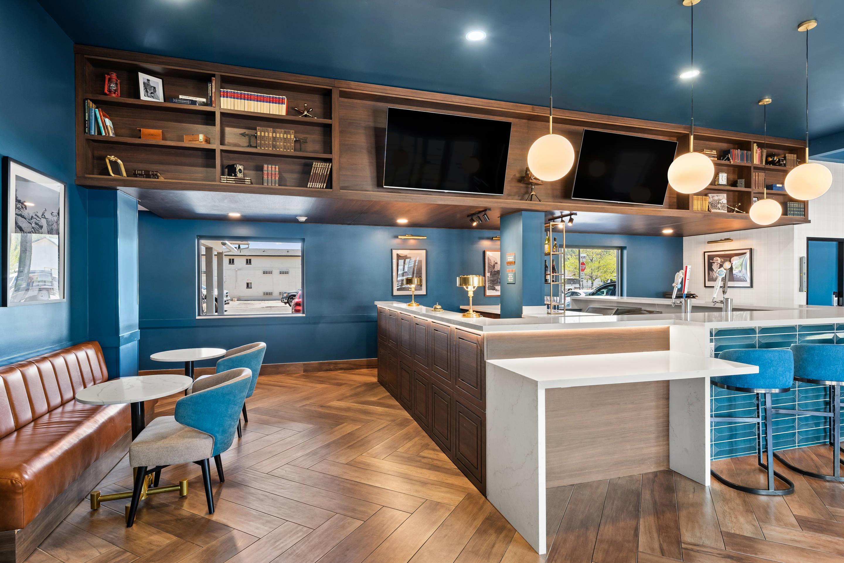 Lobby with sitting area and Bar | The Historic Grand Canyon Hotel