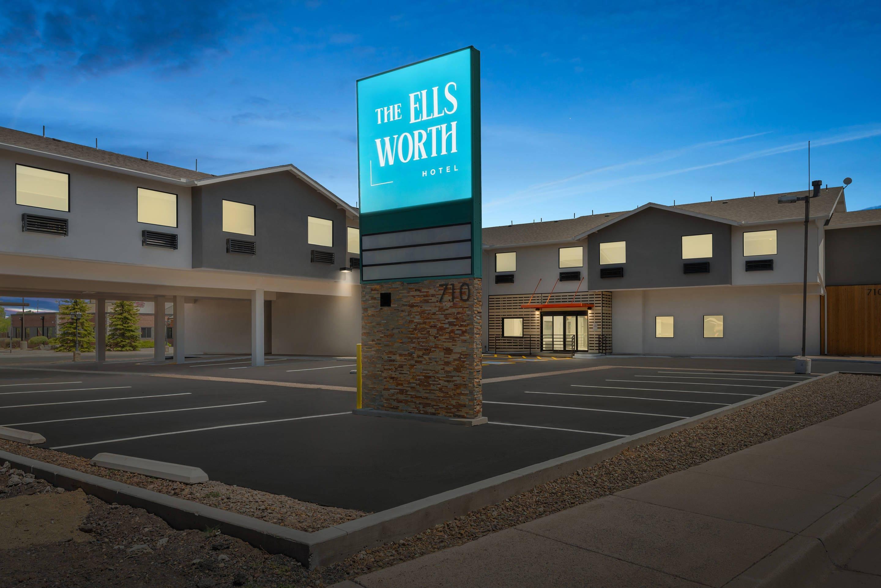 Hotel exterior | The Historic Grand Canyon Hotel