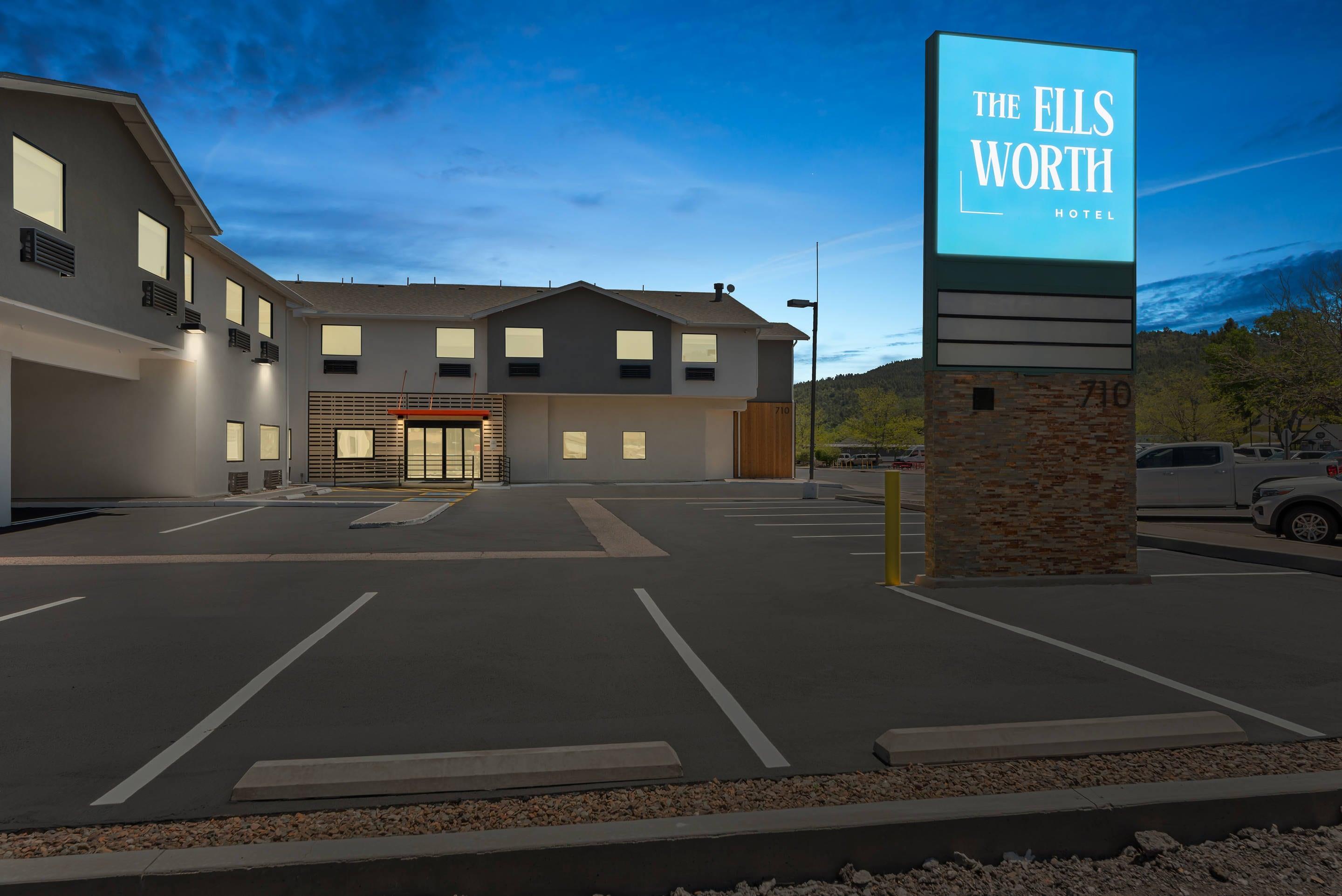 Hotel exterior | The Historic Grand Canyon Hotel
