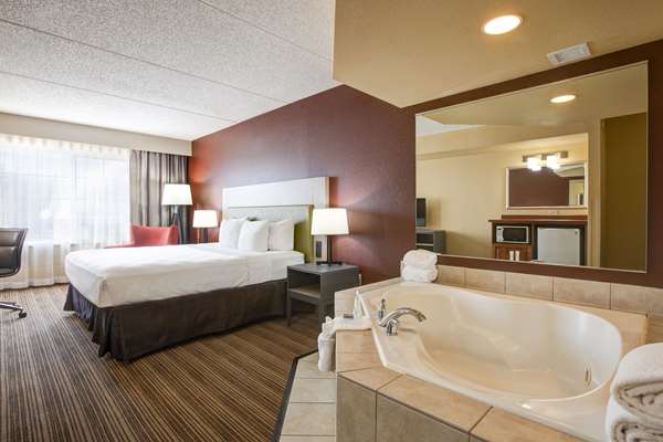 Suite - Comfort Inn & Suites Northeast St Paul - I-35 E, Exit 115