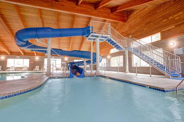 Pool - Comfort Inn & Suites Northeast St Paul - I-35 E, Exit 115