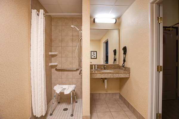  - Comfort Inn & Suites Northeast St Paul - I-35 E, Exit 115