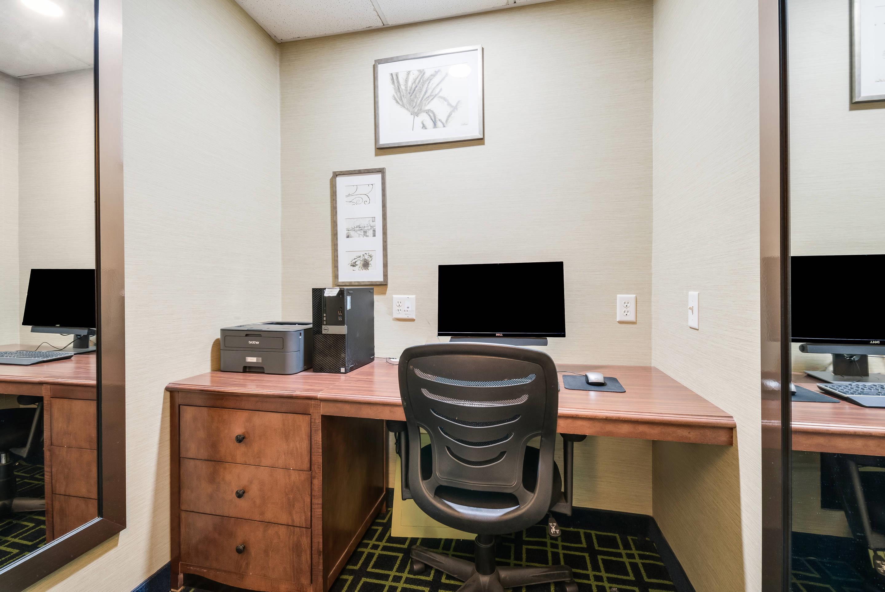 Business center | Sleep Inn & Suites Gettysburg