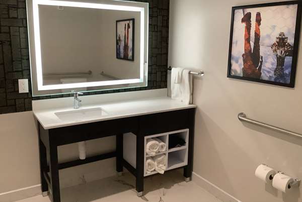  - La Quinta Inn & Suites Corpus Christi