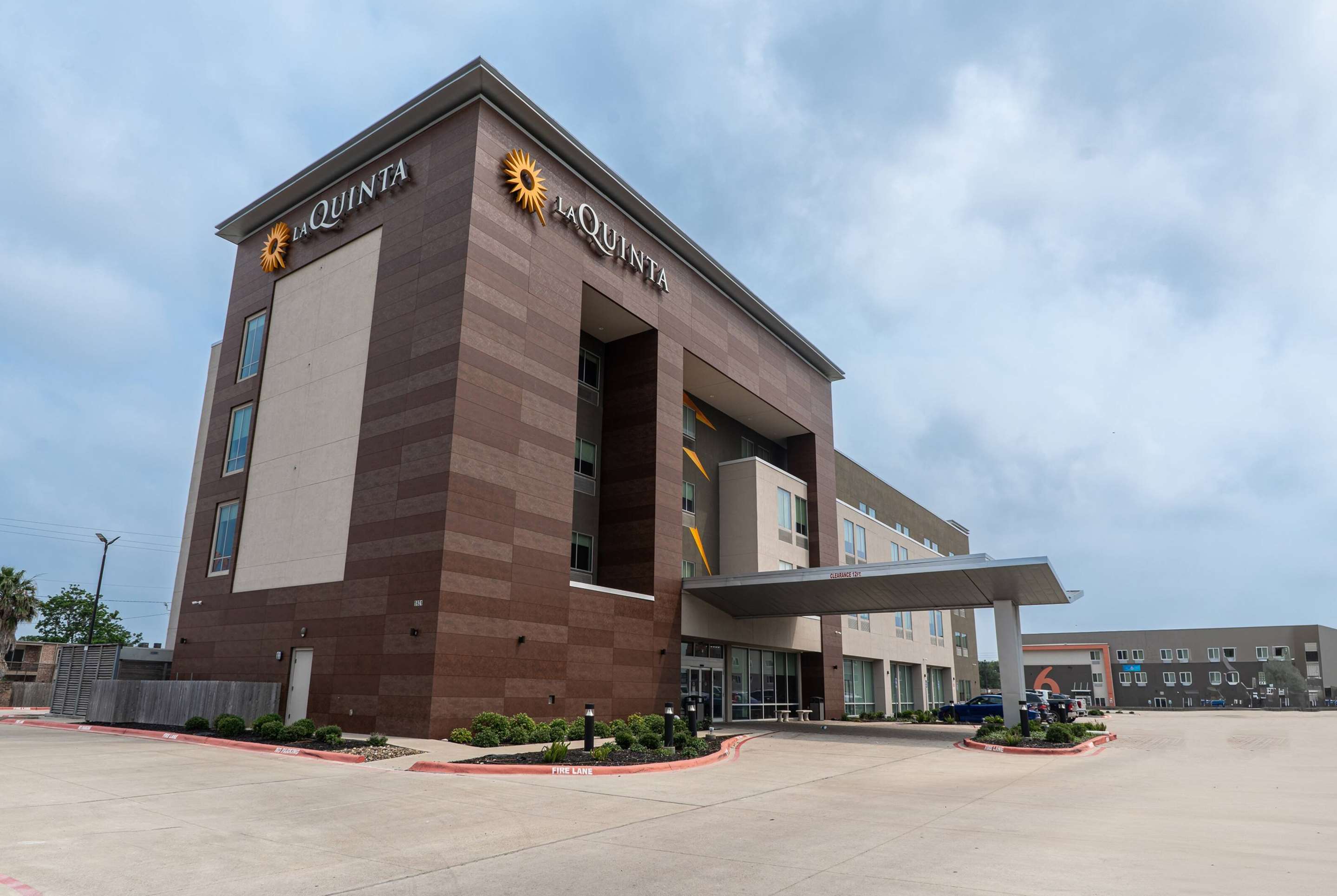 Exterior | La Quinta Inn & Suites by Wyndham Corpus Christi Southeast