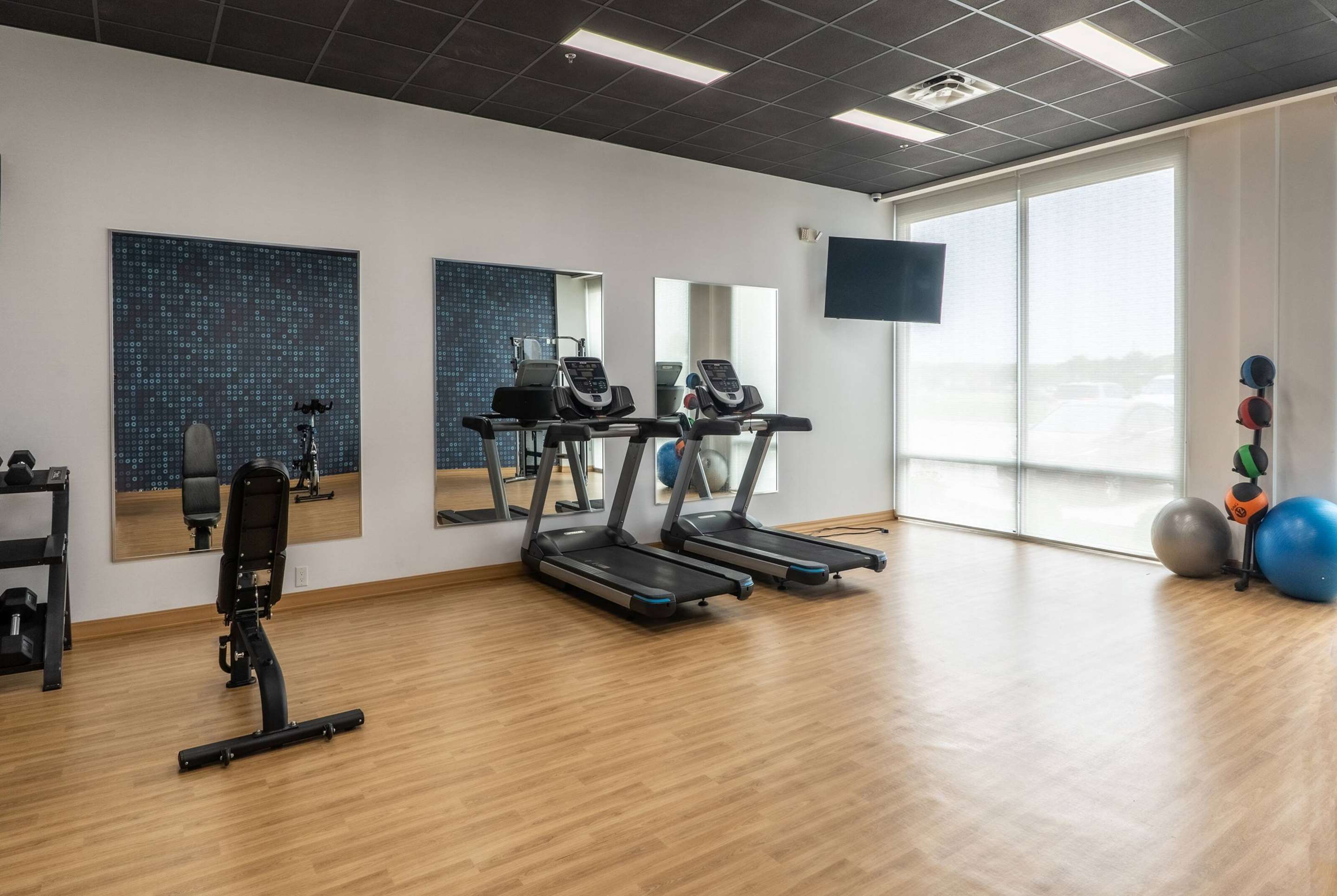 Health club fitness center gym | La Quinta Inn & Suites by Wyndham Corpus Christi Southeast